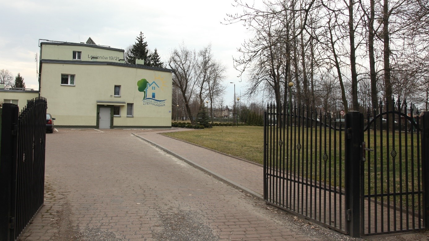 widok bramy od ul. Marysia